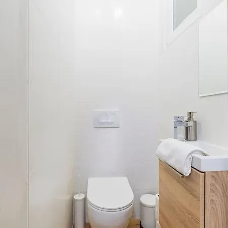 Venus - Akacfa Iii Apartment *