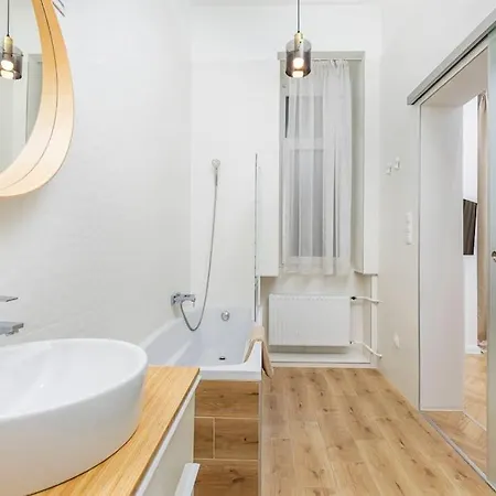 Venus - Akacfa Iii Apartment *